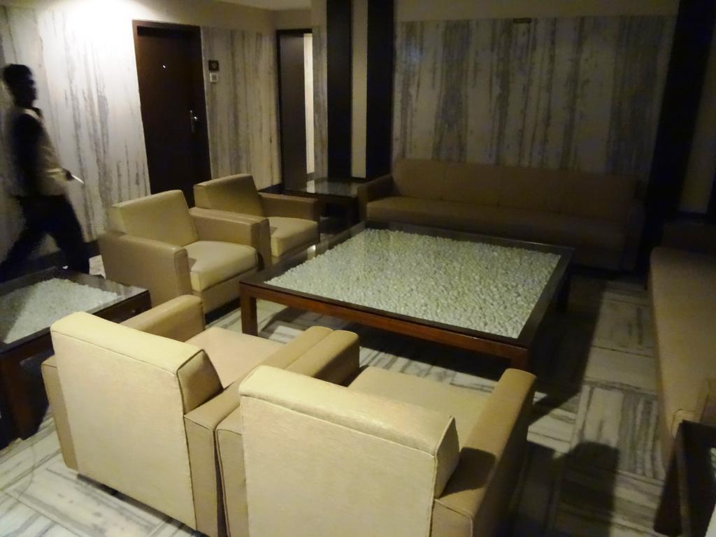 Rama Krishna Hotel Mumbai  Buitenkant foto