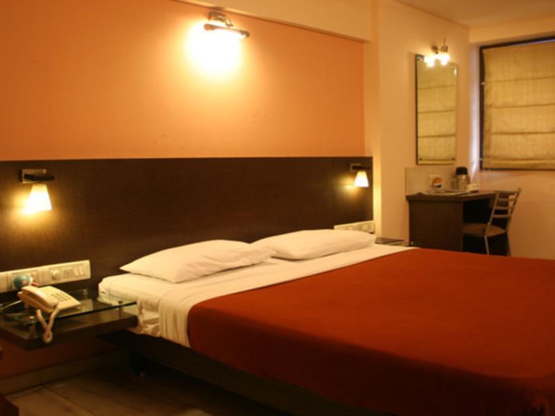 Rama Krishna Hotel Mumbai  Buitenkant foto