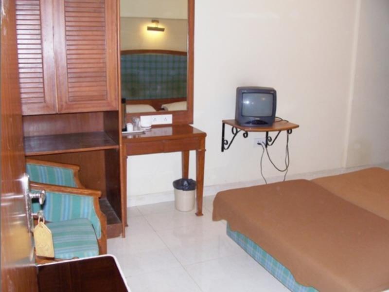 Rama Krishna Hotel Mumbai  Buitenkant foto