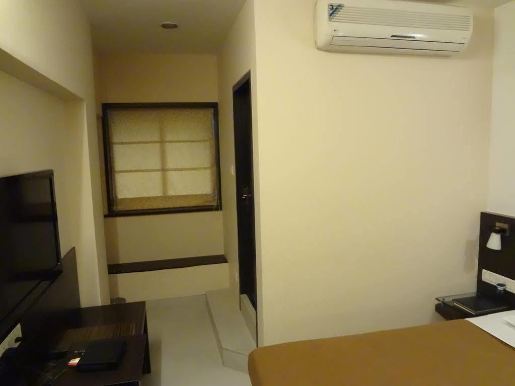 Rama Krishna Hotel Mumbai  Buitenkant foto