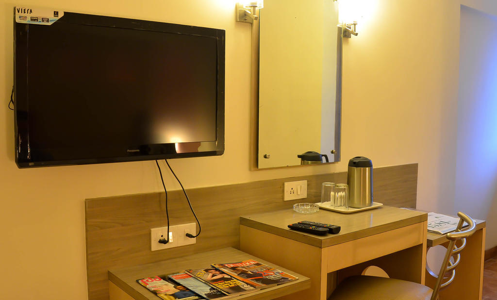 Rama Krishna Hotel Mumbai  Buitenkant foto