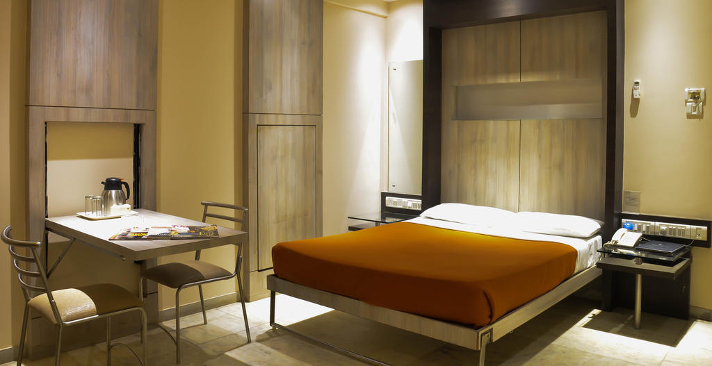 Rama Krishna Hotel Mumbai  Buitenkant foto