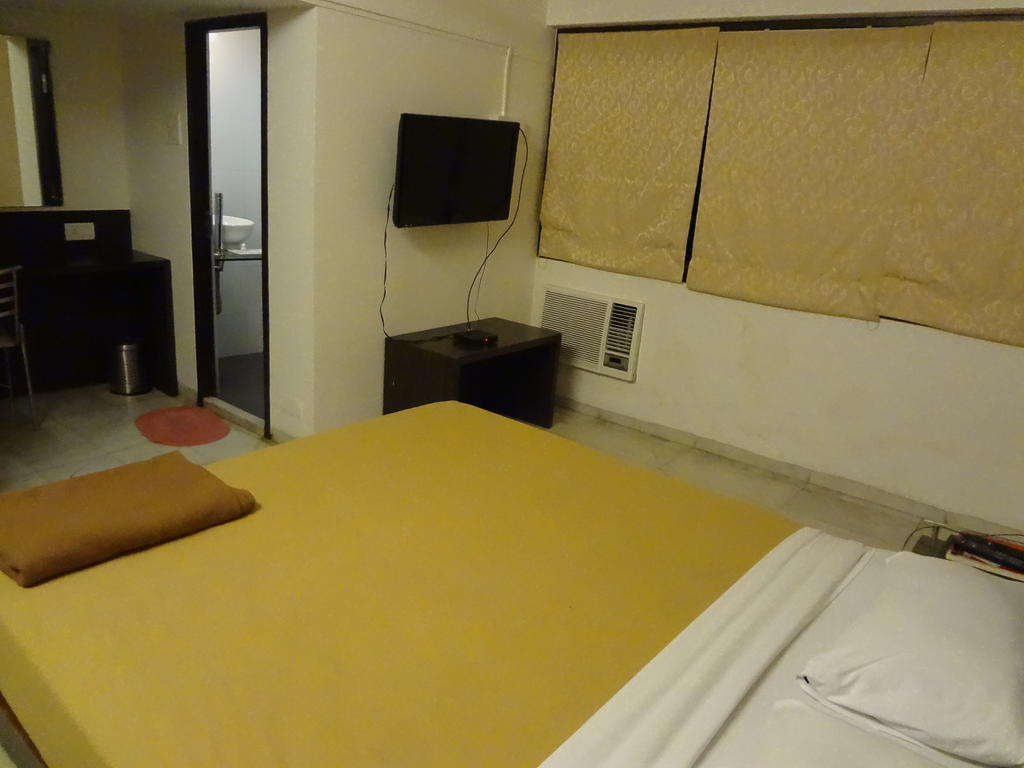 Rama Krishna Hotel Mumbai  Buitenkant foto