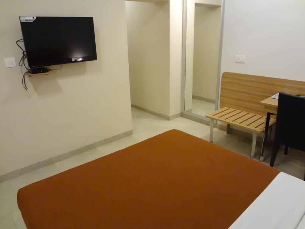 Rama Krishna Hotel Mumbai  Buitenkant foto