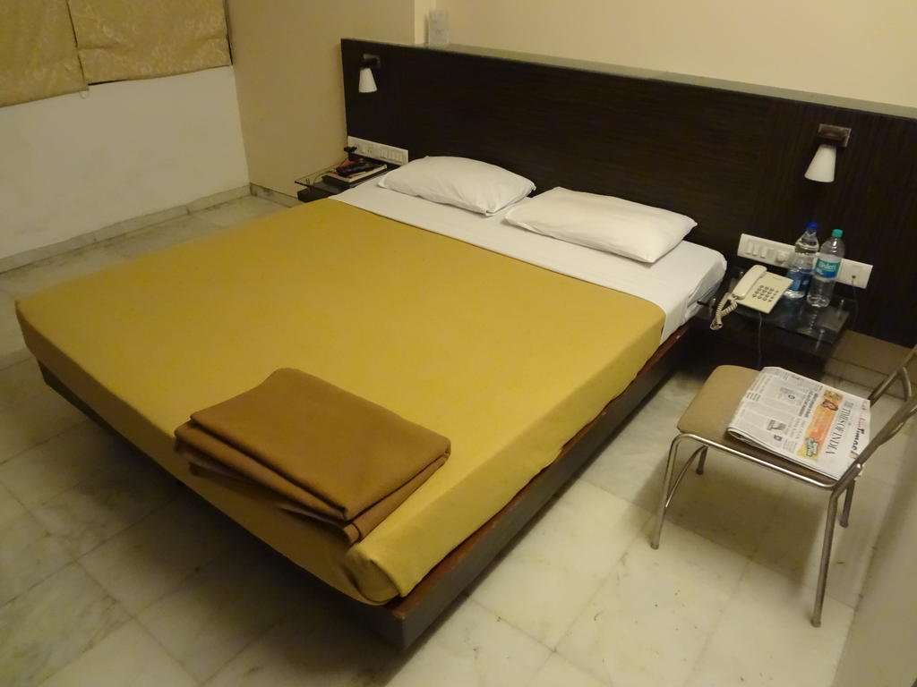 Rama Krishna Hotel Mumbai  Buitenkant foto